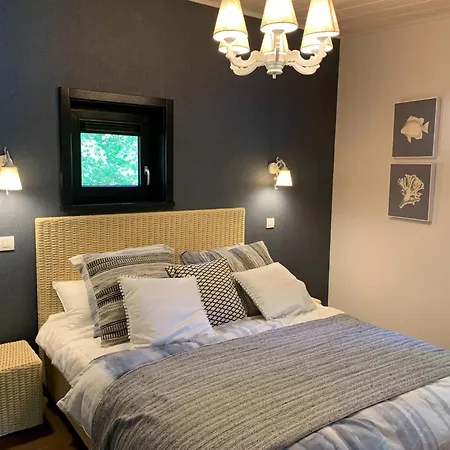 Waterside Elegance Retreat Holiday home