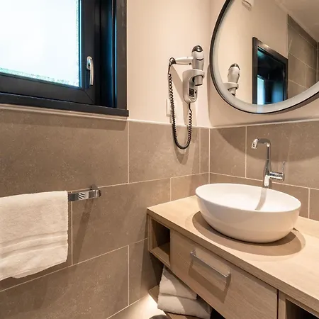 Waterside Elegance Retreat Holiday home *