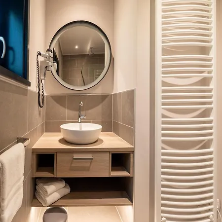 Holiday home Waterside Elegance Retreat